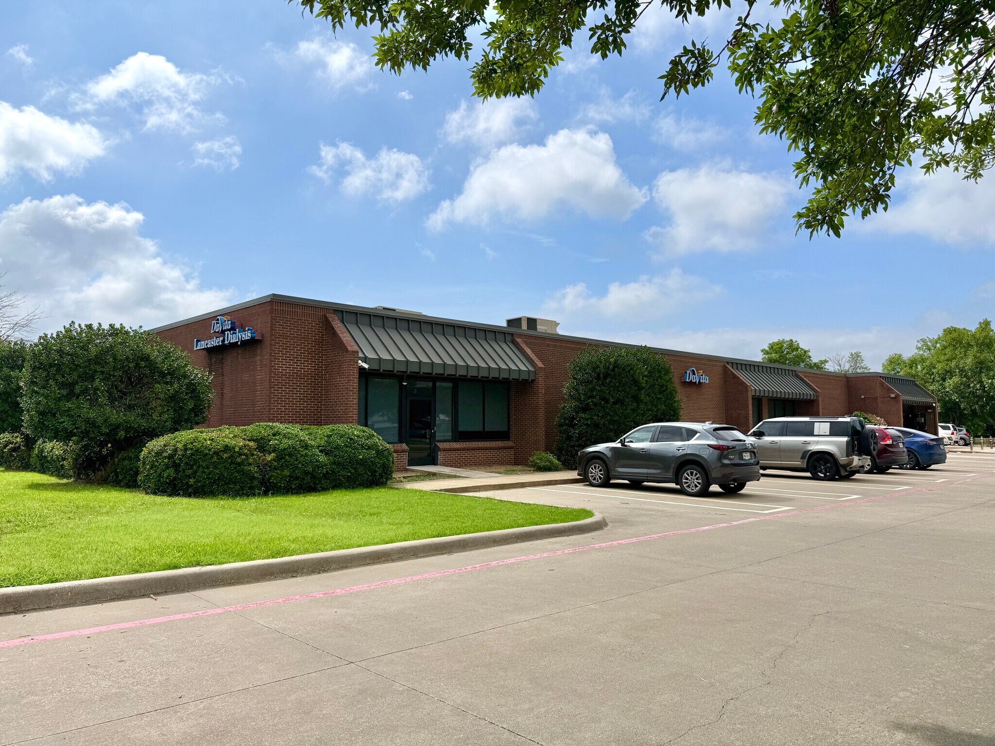 2424 W Pleasant Run Rd, Lancaster, TX à louer Photo de l’immeuble– Image 1 sur 8