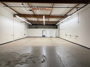 330 S Pacific St, San Marcos, CA à louer Photo intérieure– Image 2 sur 5