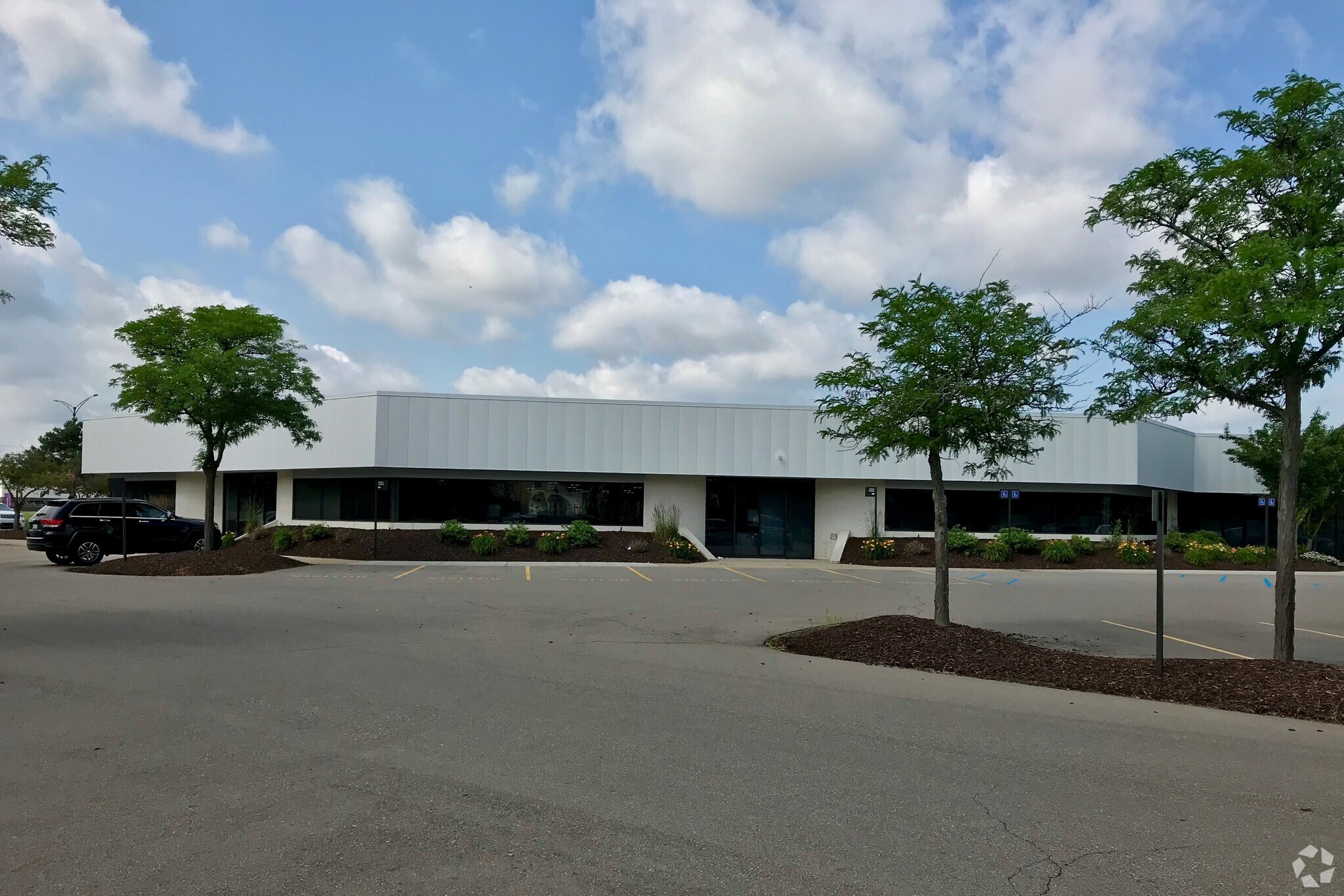 1235 E Big Beaver Road, Troy, MI à vendre Photo principale– Image 1 sur 12