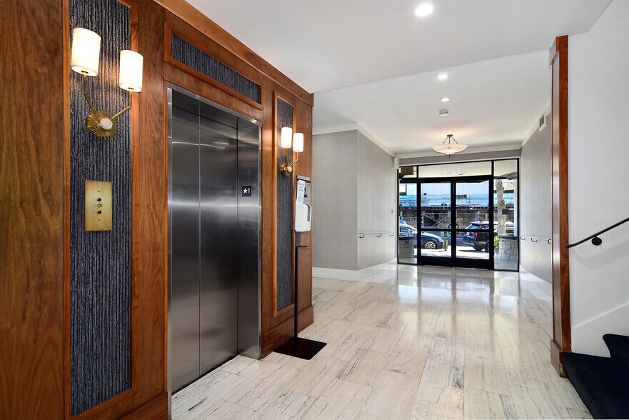 8721 W Sunset Blvd, West Hollywood, CA à louer - Photo de l’immeuble – Image 3 sur 12