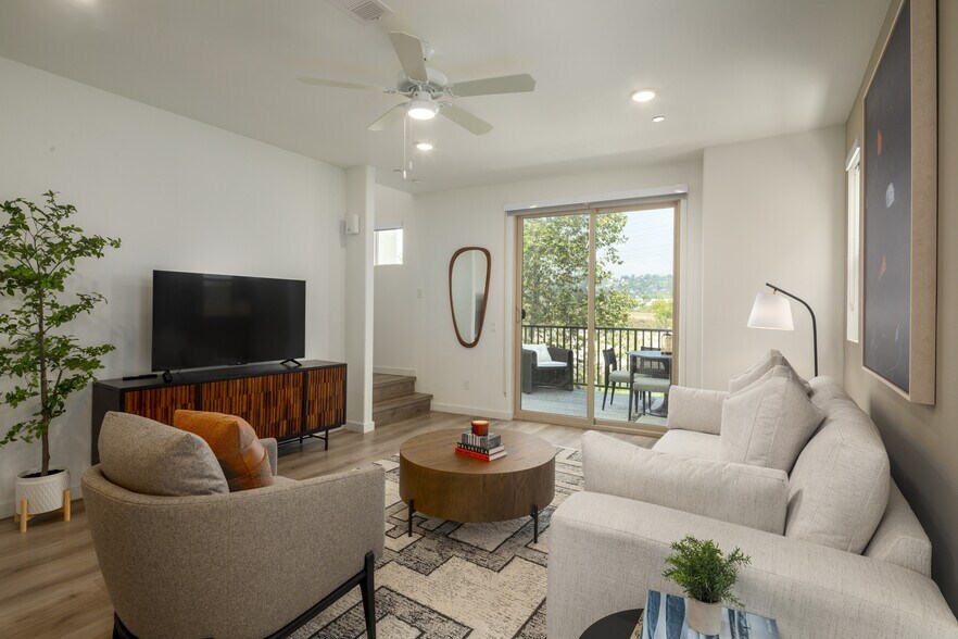 1771 W Blake Ave, Los Angeles, CA à louer - Photo de l’immeuble – Image 2 sur 31