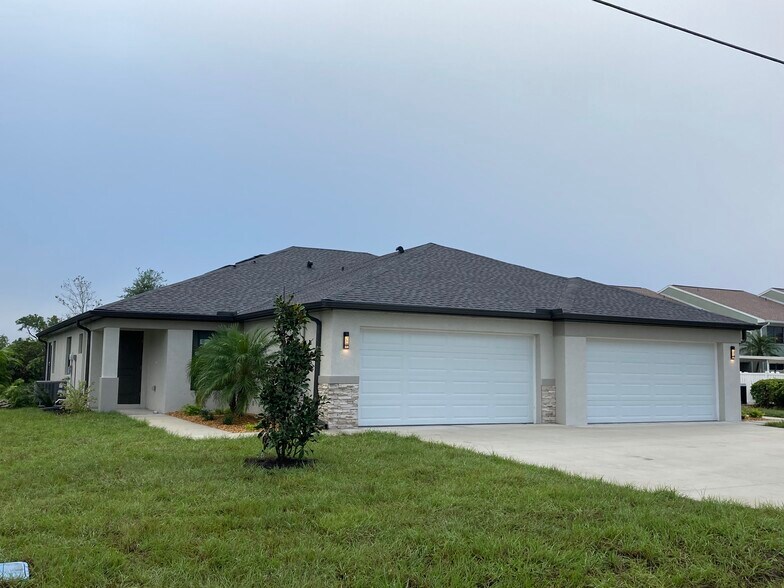 1390 San Cristobal Ave, Punta Gorda, FL à vendre - Photo de l’immeuble – Image 1 sur 5