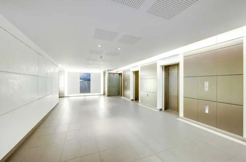 Bureau dans Courbevoie à vendre Hall d’entrée– Image 1 sur 3