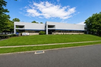 200 Cascade Blvd, Milford, CT à louer Photo de l’immeuble– Image 1 sur 10