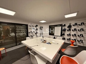 Local d’activités dans Saint-André-de-Corcy à louer Photo de l’immeuble– Image 1 sur 2