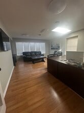 516 Bay Ave, Point Pleasant Beach, NJ à louer Photo intérieure– Image 2 sur 6