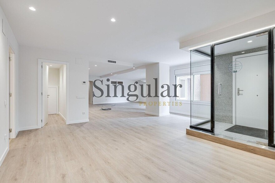 Immeuble residentiel dans Barcelone, Barcelona à vendre - Photo principale – Image 1 sur 5