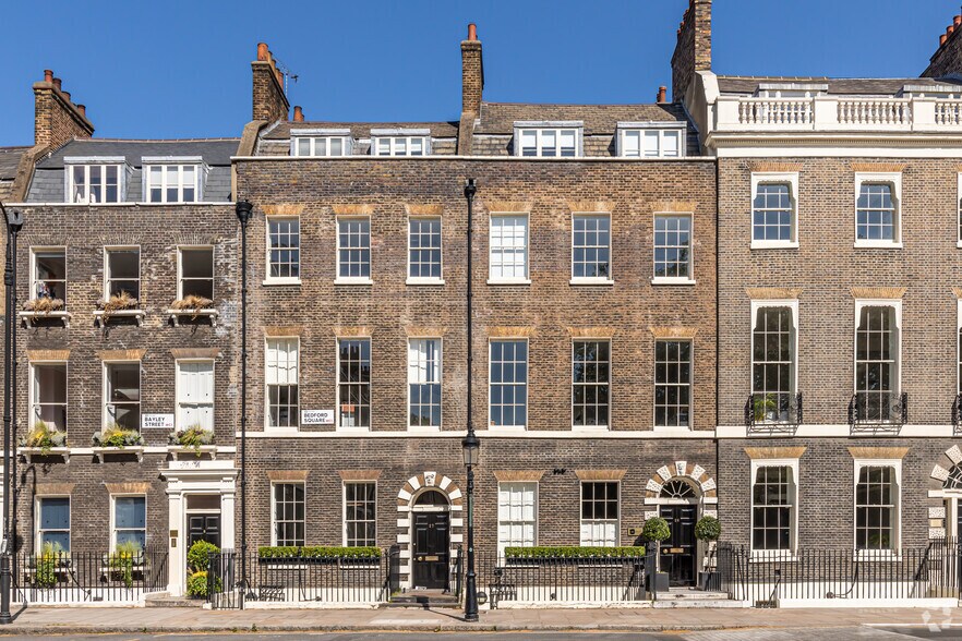 26-27 Bedford Sq, Londres à louer - Photo de l’immeuble – Image 1 sur 10