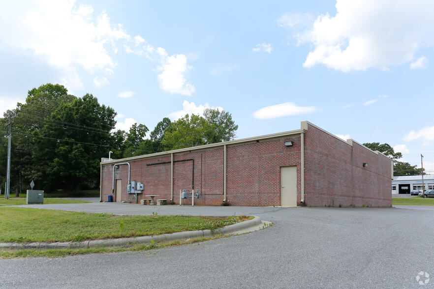 1000 E Main St, Cherryville, NC à vendre - Photo de l’immeuble – Image 3 sur 4