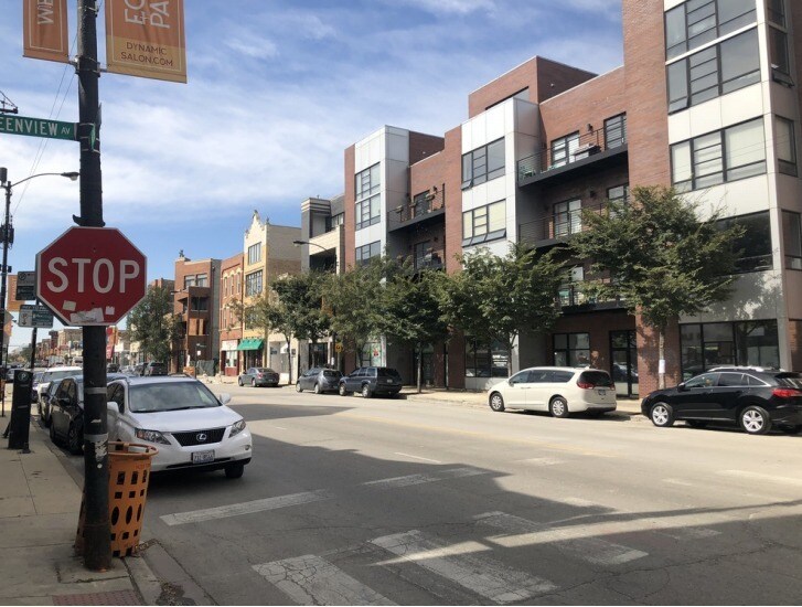 1465 W Chicago Ave, Chicago, IL à louer - Photo de l’immeuble – Image 2 sur 2