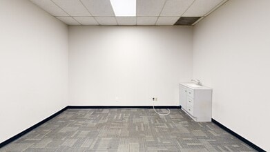 8069 Lawson Rd, Milton, ON à louer Numérisation 3D Matterport– Image 1 sur 2