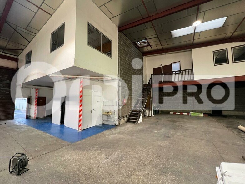Local d'activités dans Verrières-le-Buisson à vendre - Photo de l’immeuble – Image 1 sur 11