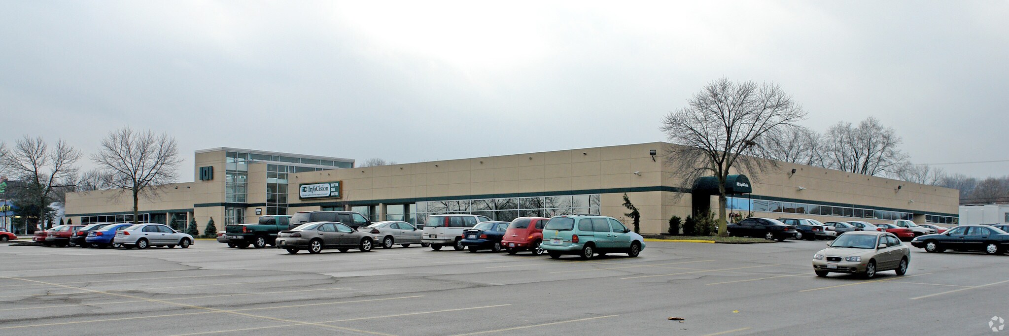 101 Woodman Dr, Dayton, OH à louer Photo de l’immeuble– Image 1 sur 16