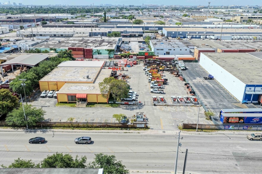 3570 NW 62nd St, Miami, FL à louer - Photo principale – Image 1 sur 4