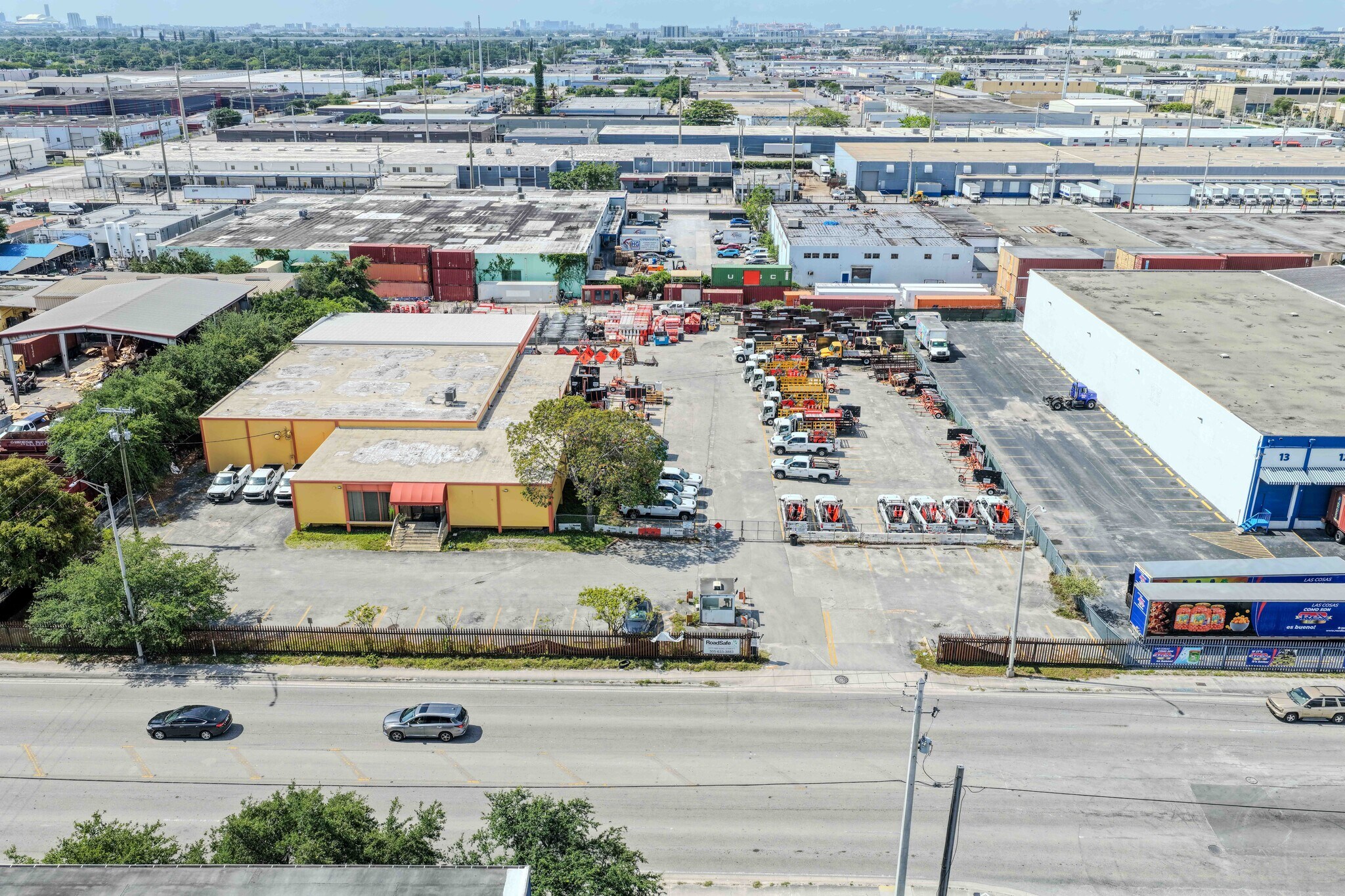 3570 NW 62nd St, Miami, FL à louer Photo principale– Image 1 sur 5