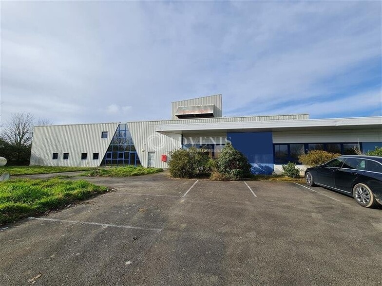 Local d'activités dans Plounévez-Moëdec à vendre - Photo de l’immeuble – Image 2 sur 12
