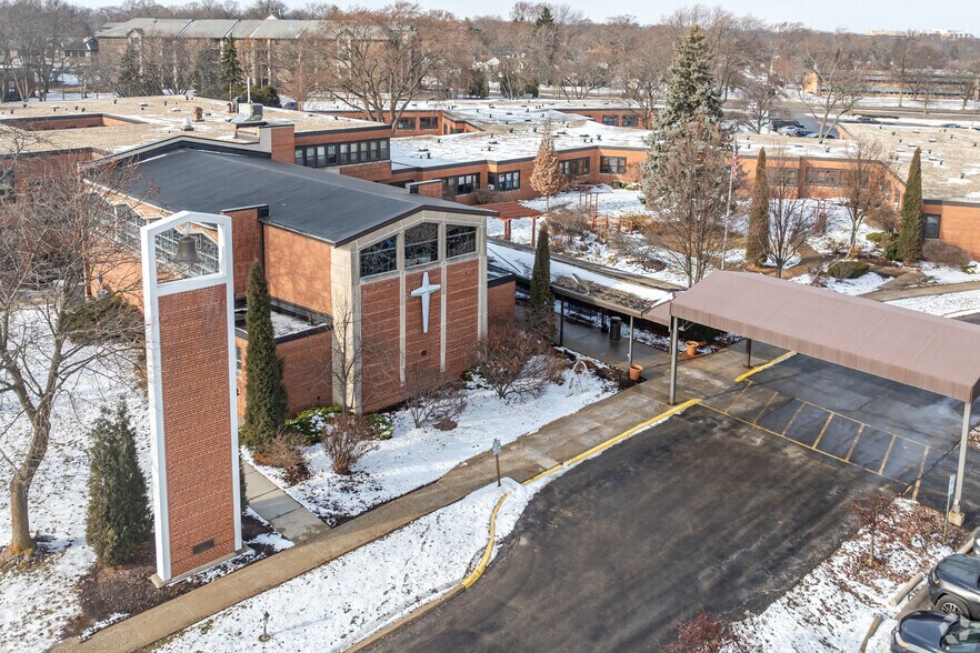 3023 S 84th St, West Allis, WI à louer - Photo principale – Image 1 sur 5
