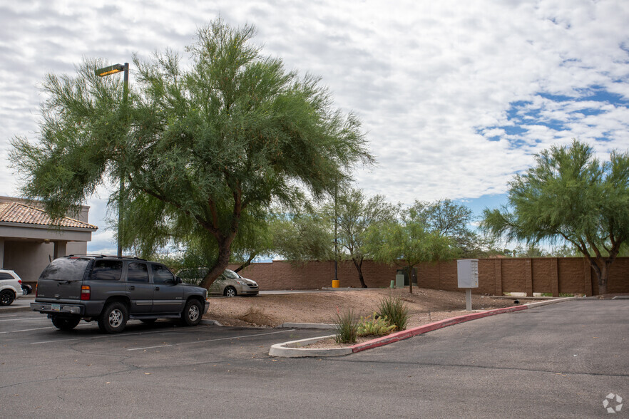 W Valencia Rd, Tucson, AZ à louer - Photo de l’immeuble – Image 1 sur 8