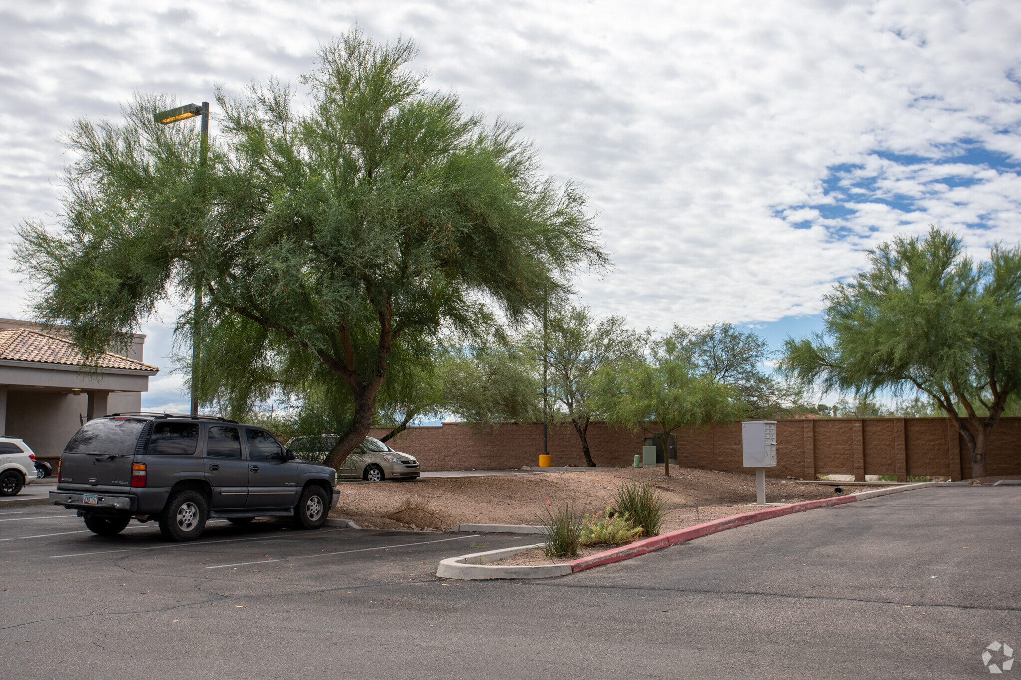 W Valencia Rd, Tucson, AZ à louer Photo de l’immeuble– Image 1 sur 9