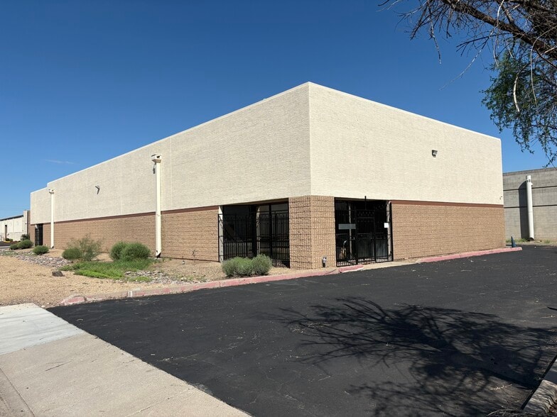 4653 S 33rd St, Phoenix, AZ à vendre - Photo de l’immeuble – Image 2 sur 10