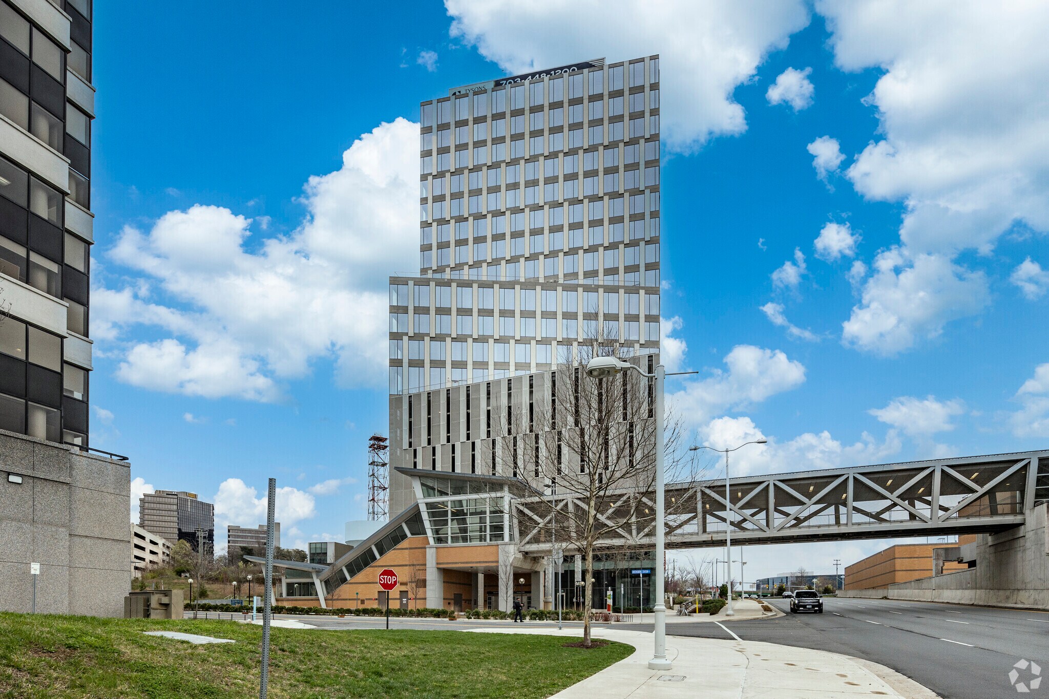 1750 Tysons Central St, Vienna, VA à louer Photo principale– Image 1 sur 19