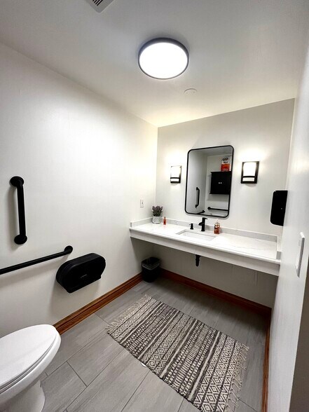 613 W Briar Pl, Chicago, IL à louer - Photo de l’immeuble – Image 3 sur 6