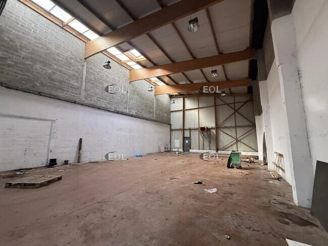 Plus de détails pour Local d’activités à vendre