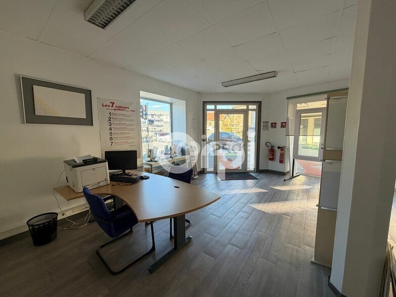 Bureau dans Brive-la-Gaillarde à louer - Photo intérieure – Image 2 sur 4