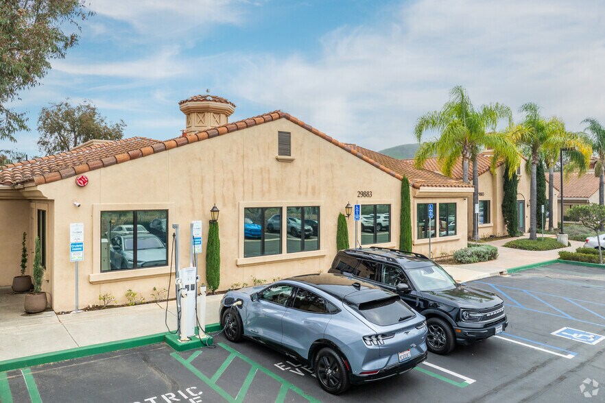 29883 Santa Margarita Pky, Rancho Santa Margarita, CA à vendre - Photo de l’immeuble – Image 2 sur 4