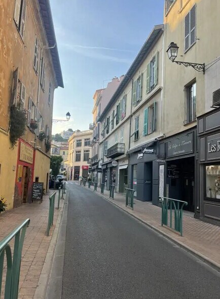 Local commercial dans Menton à louer - Photo de l’immeuble – Image 2 sur 5