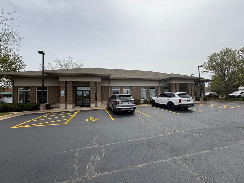 608 E Veterans Pky, Yorkville, IL à vendre - Photo de l’immeuble – Image 3 sur 14