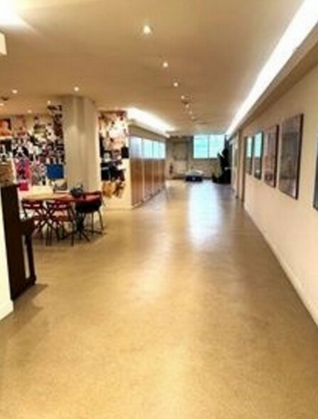 Immeuble residentiel dans Paris à vendre - Photo de l’immeuble – Image 2 sur 7