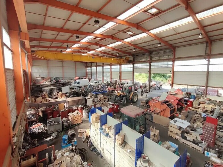 Local d'activités dans Villeneuve-de-Marc à vendre - Photo de l’immeuble – Image 1 sur 8