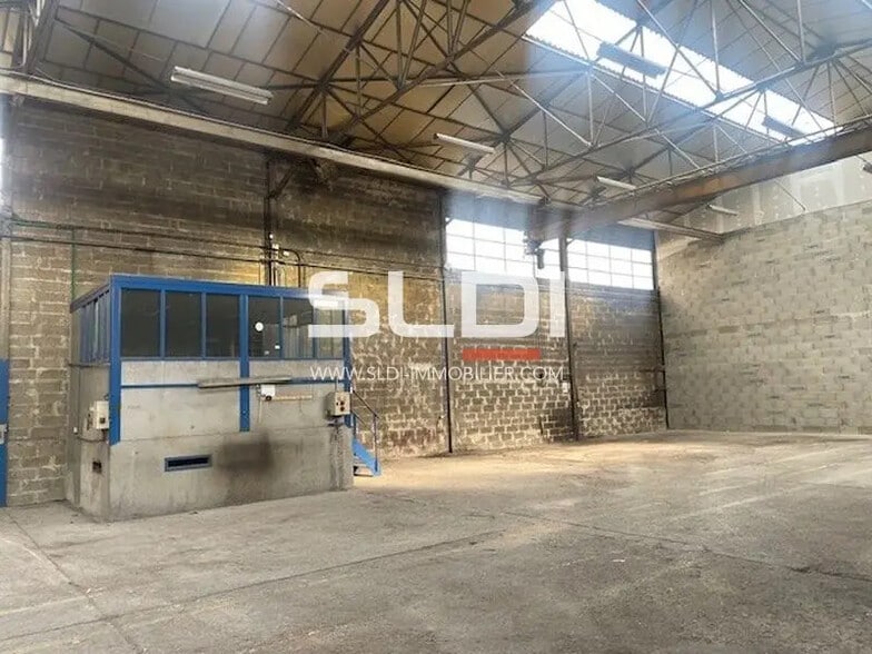 Local d'activités dans Rillieux-la-Pape à vendre - Photo de l’immeuble – Image 3 sur 8