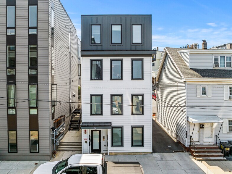 97 Condor St, Boston, MA à vendre - Photo de l’immeuble – Image 2 sur 8