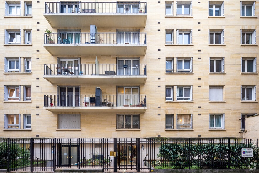 21 Rue Rollin, Paris à louer - Photo de l’immeuble – Image 2 sur 3