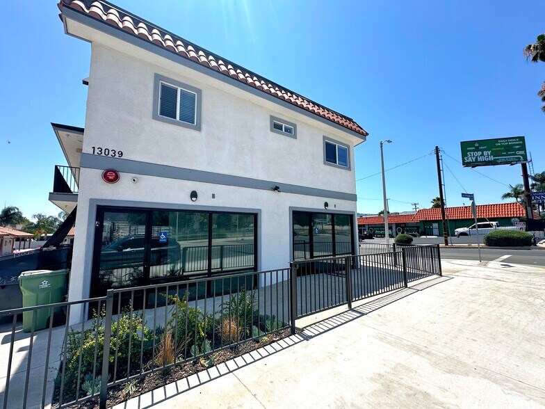 13039 San Fernando Rd, Sylmar, CA à louer - Photo de l’immeuble – Image 3 sur 3