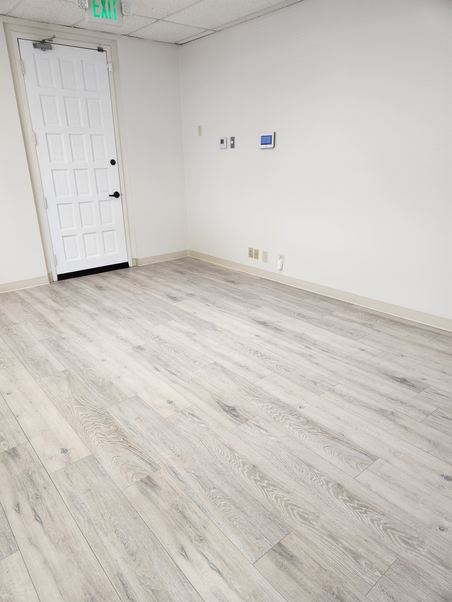 2301 W Lincoln Ave, Anaheim, CA à louer Photo intérieure– Image 1 sur 6