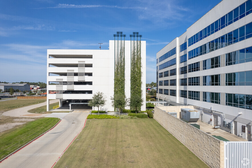 10100 Katy Fwy, Houston, TX à louer - Photo de l’immeuble – Image 3 sur 8