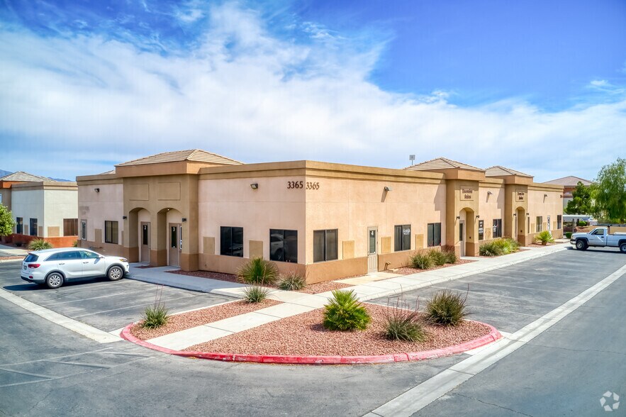 3365 W Craig Rd, Las Vegas, NV à louer - Photo de l’immeuble – Image 3 sur 9