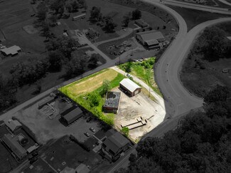 Plus de détails pour 392-394 Huntingdon rd, Yukon, PA - Industriel/Logistique à vendre