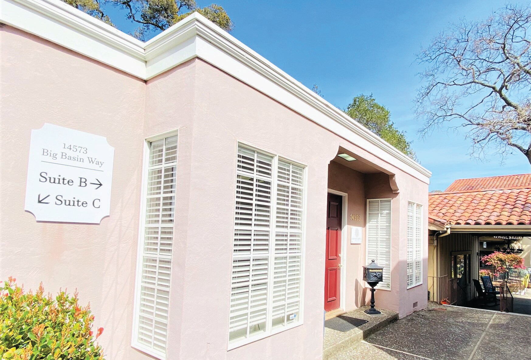 14573 Big Basin Way, Saratoga, CA à louer Photo principale– Image 1 sur 6