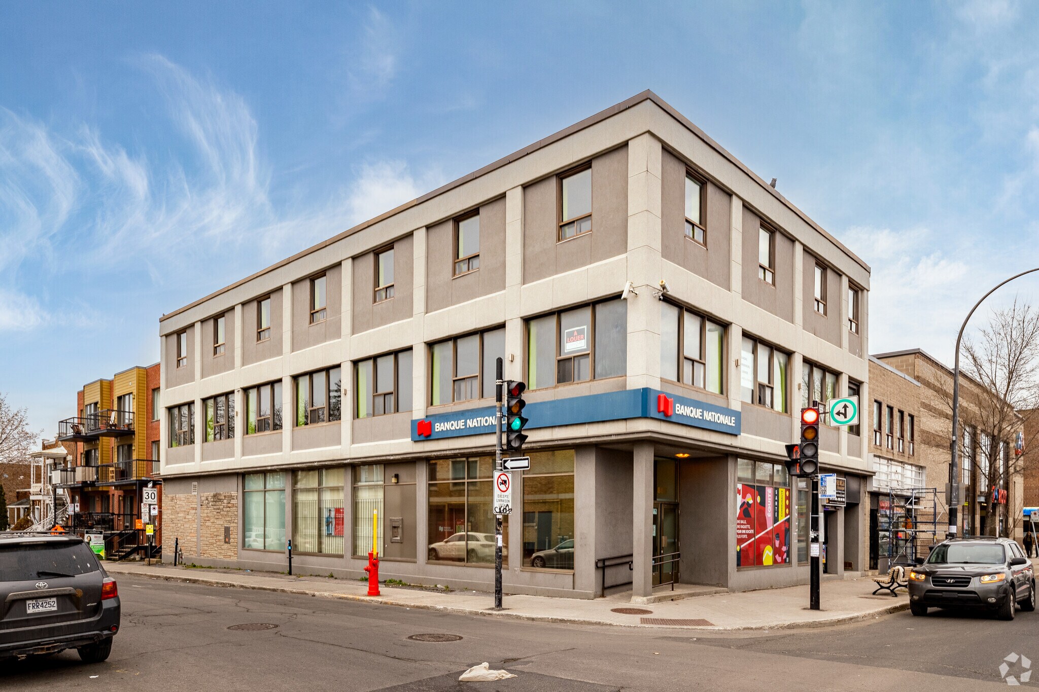 835-855 St Jean-Talon O, Montréal, QC à louer Photo de l’immeuble– Image 1 sur 4