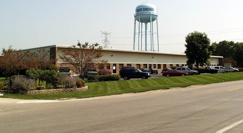 901-915 Atlantic Dr, West Chicago, IL à louer - Photo de l’immeuble – Image 2 sur 6
