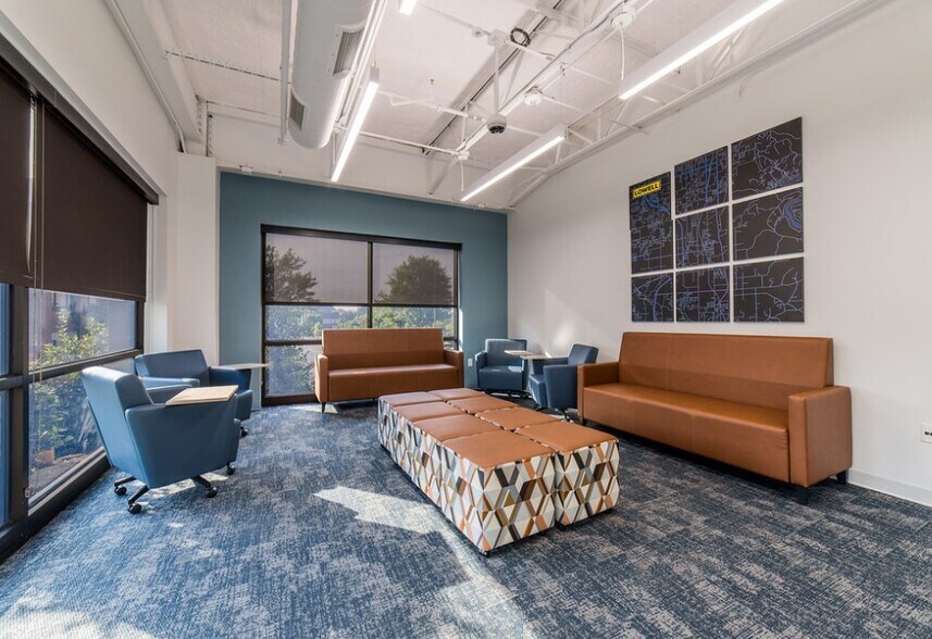 506 Enterprise Dr, Lowell, AR à louer - Photo de l’immeuble – Image 3 sur 9