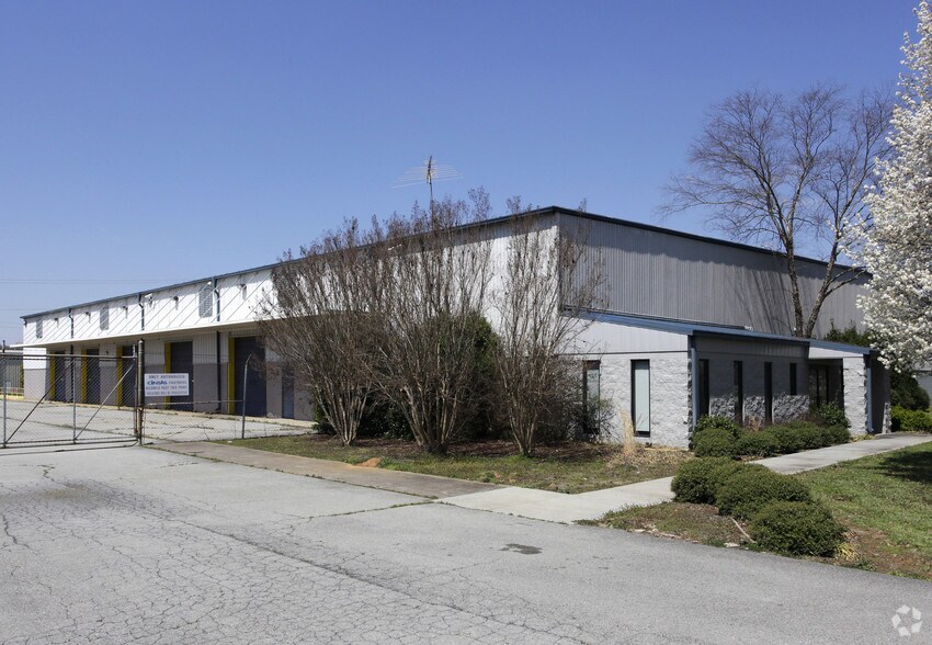 100 Rus Dr, Calhoun, GA à louer - Photo de l’immeuble – Image 2 sur 10