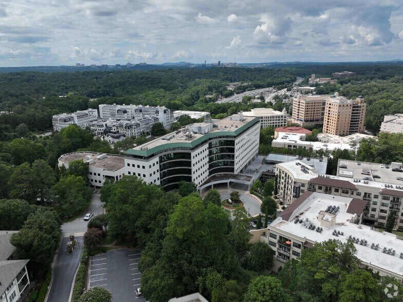 3200 Downwood Cir NW, Atlanta, GA à vendre – Image 2 sur 5