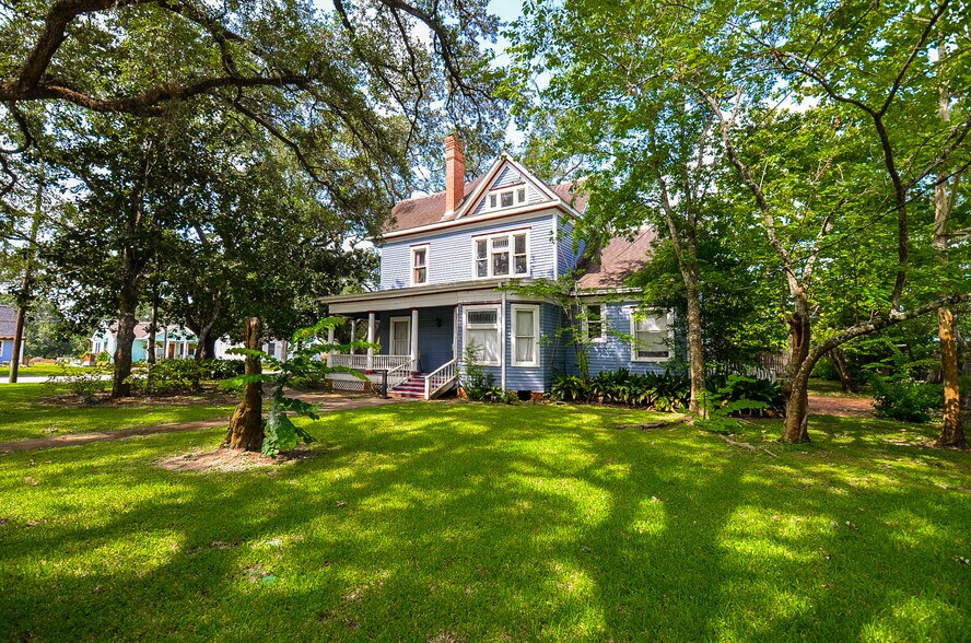 806 Austin St, Richmond, TX à vendre - Photo de l’immeuble – Image 3 sur 30