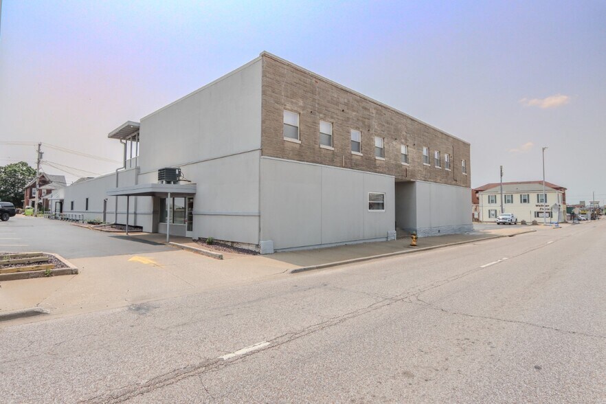 1112-1128 Broadway St, Quincy, IL à louer - Photo de l’immeuble – Image 1 sur 16