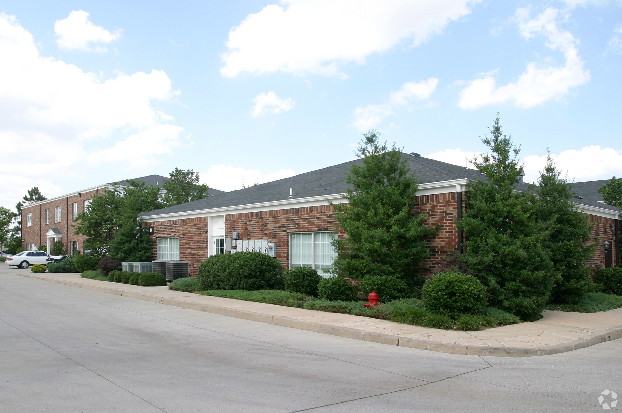 1818 W Lindsey St, Norman, OK à louer Photo principale– Image 1 sur 8